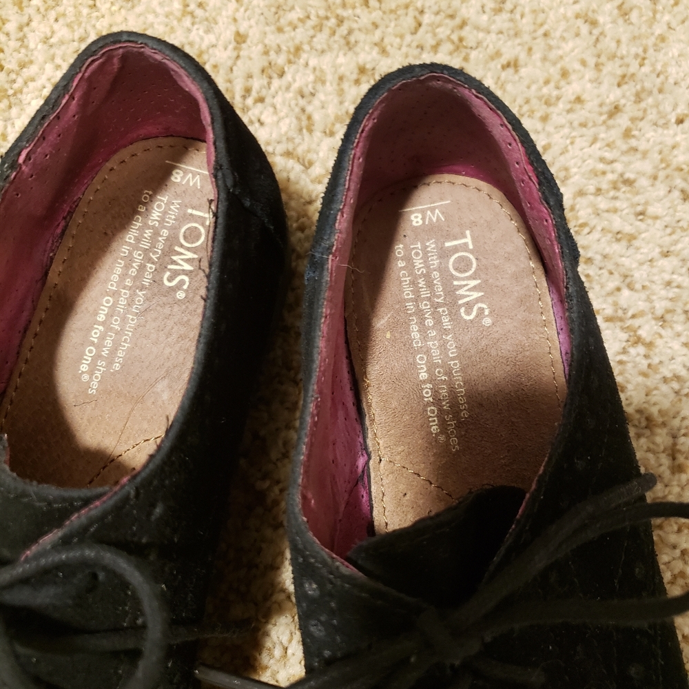 Shoes - Picture 4 of 8